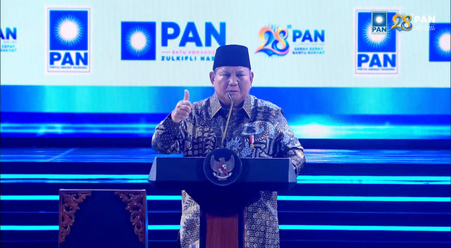 Presiden Prabowo Subianto memberikan sambutan dalam acara peluncuran Gerakan PANSar Murah Nasional sekaligus Malam Puncak HUT ke-28 PAN di Plenary Hall, JCC, Jakarta, Jumat (18/9/2026). Foto: Youtube/PAN TV