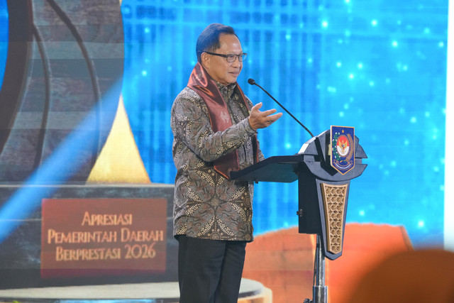 Menteri Dalam Negeri Muhammad Tito Karnavian dorong pemerintah daerah jadikan kompetisi kinerja antardaerah sebagai momentum wujudkan Gerakan Indonesia ASRI dalam Apresiasi Pemda Berprestasi Batch II Regional Sulawesi di Makassar, Jumat (18/9/2026). Foto: Dok. Kemendagri