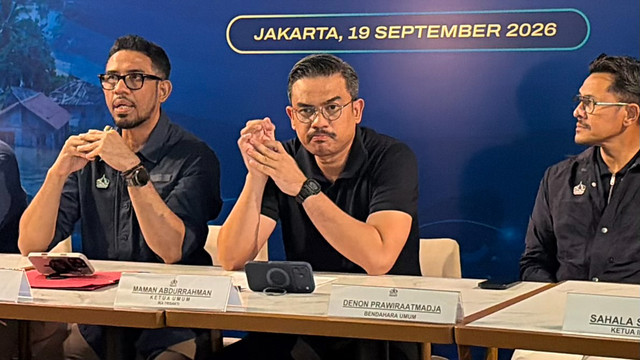 Menteri UMKM Maman Abdurrahman di konferensi pers Ikatan Trisakti Peduli di Senayan, Jakarta, Sabtu (19/9/2026). Foto: Najma Ramadhanya/kumparan