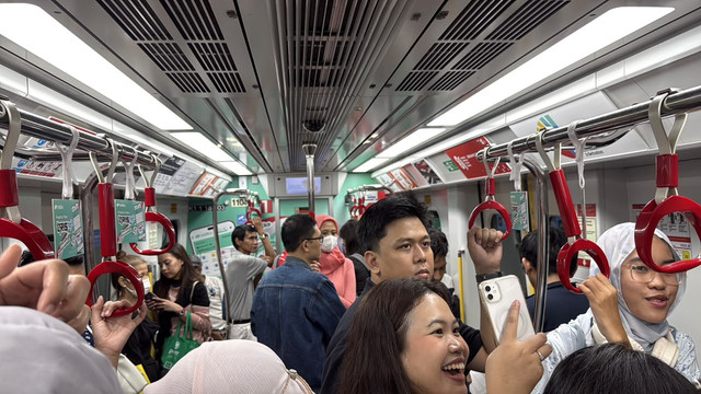 Suasana LRT Jakarta rute Kelapa Gading-Manggarai, Sabtu (19/9/2026). Foto: Zahira Hilman/kumparan