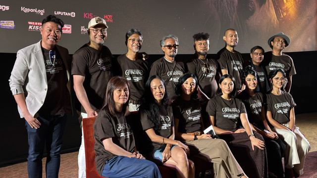 Konferensi pers jajaran pemain dan tim produksi film Bisikan Desa Gringsing di Jakarta Pusat, Jumat (18/9/2026). Foto: Hosana Solagracia Sifra/kumparan
