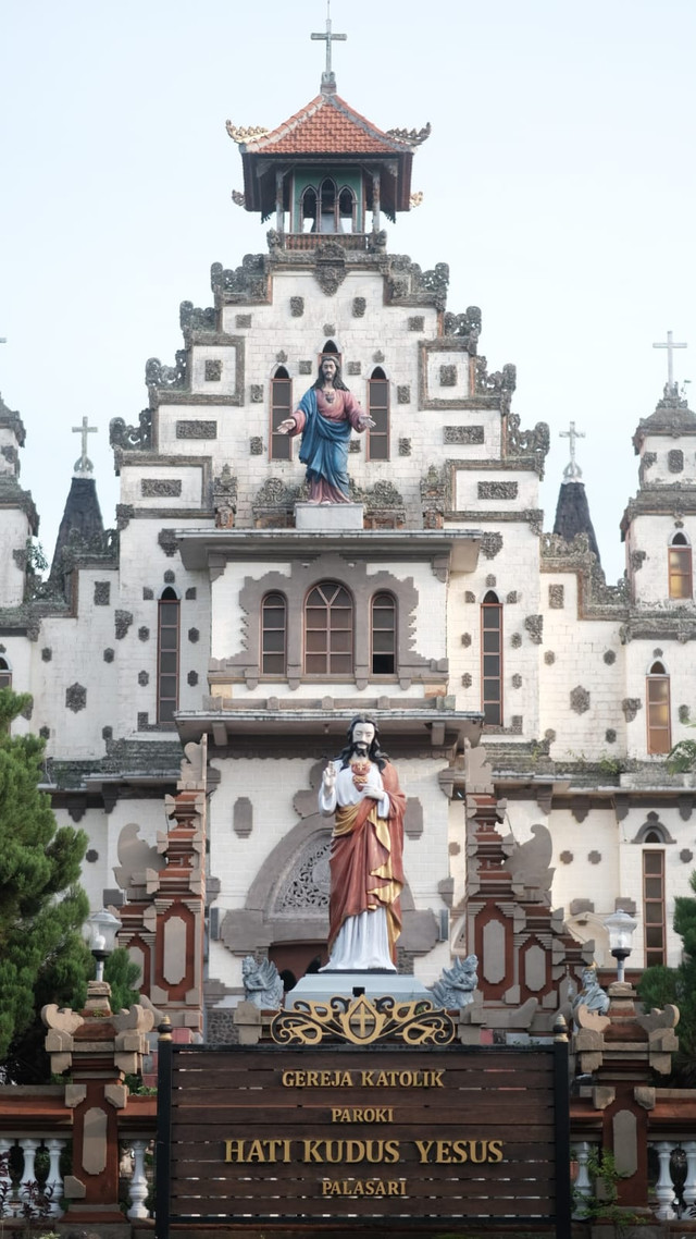 Gambar 1. Gereja Katolik Paroki Hati Kudus Yesus Palasari,(Sumber : Bagust, 2024)