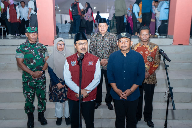 Menteri Sosial Saifullah Yusuf (Gus Ipul) dalam kunjungannya ke Sekolah Rakyat di Ngawi, Sabtu (19/9/2026). Foto: Pemprov Jawa Tengah