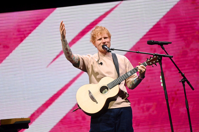 Ed Sheeran tampil pada acara iHeartRadio KISS108 Jingle Ball 2025 di TD Garden, Boston, Massachusetts, AS pada 14 Desember 2025,
