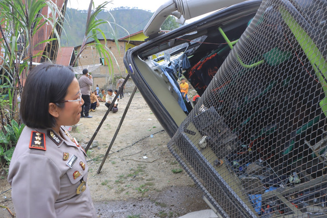 Kecelakaan lalu lintas yang melibatkan satu unit bus penumpang di Jalan Lintas Desa Boho, Dusun I, Kecamatan Sianjur Mulamula, Kabupaten Samosir, Sumatera Utara, Sabtu (19/9/2026). Foto: Polres Samosir