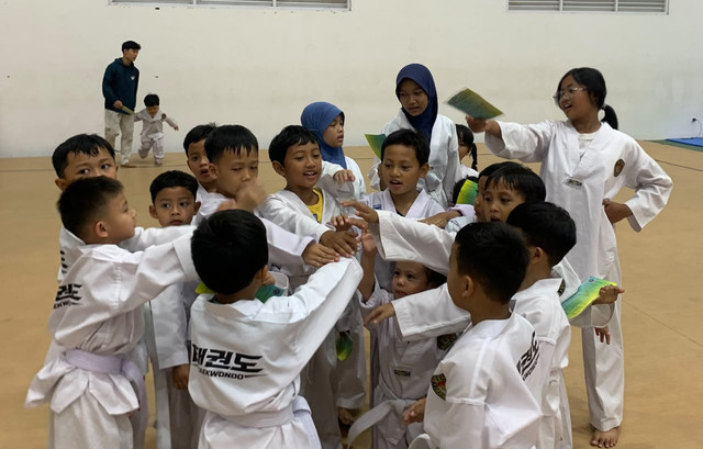 Momen bersama anak usia dini Selabora Taekwondo Setyaki