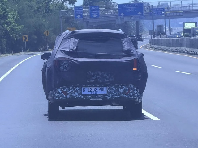 Spyshot mobile tes yang diduga Hyundai Stargazer.  Foto: Dok. Threads/@nbljvt
