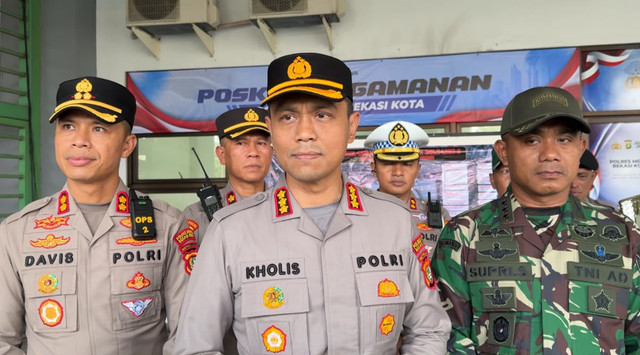 Polres Metro Bekasi Kota bersama Ikatan Keluarga Minang (IKM) dan Pemkot Bekasi menggelar Sport Tourism by Football Lover menjelang pertandingan Semen Padang FC melawan PSIS Semarang di Stadion Patriot Candrabhaga, Kota Bekasi, Minggu (20/9/2026). Foto: Polres Metro Bekasi Kota