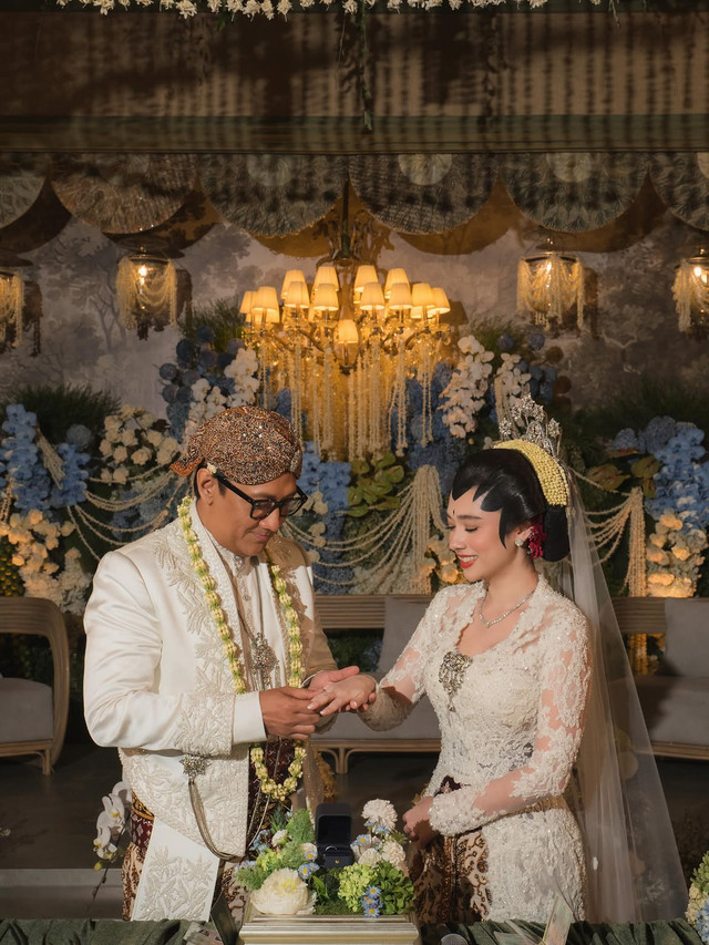 Andre Taulany bersama Amanda Rigby usai menggelar akad pernikahan di Jakarta pada Minggu (20/9/2026). Foto: Instagram/ @andreastaulany