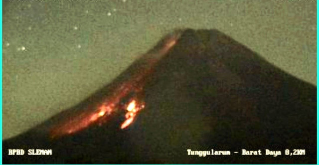 Hasil capture aplikasi Simantab — Menampilkan aktivitas visual Gunung Merapi malam hari. Dok. Pribadi.
