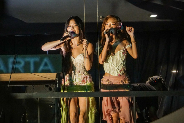 Girl group No Na tampil dalam acara perilisan album Island Girl di kawasan Blok M, Jakarta, Minggu (20/9/2026). Foto: Iqbal Firdaus/kumparan