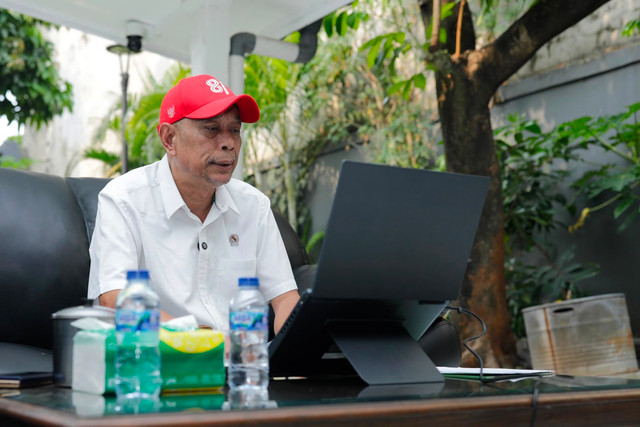 Wakil Menteri Sosial Agus Jabo Priyono membuka Masa Pengenalan Lingkungan Sekolah (MPLS) di Sanggar Kegiatan Belajar (SKB) Sentra Dharma Guna Bengkulu secara daring dari kediamannya di Jakarta, Minggu (20/9/2026). 
 Foto: Kemensos RI