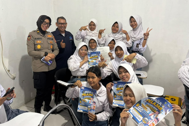 Polres Metro Bekasi Kota hadir serentak di SMK perkuat bapak asuh pelajar. Foto: Polres Bekasi