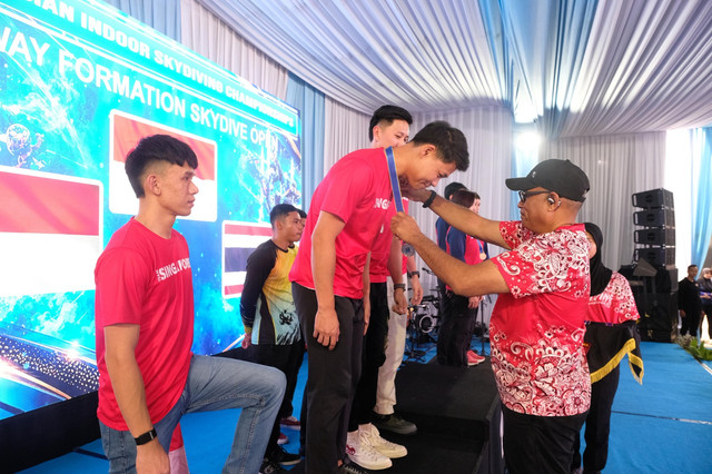 Penutupan kejuaraan internasional International Open Indoor Skydiving Championships Kapolri Cup II dan 2nd FAI Asian Indoor Skydiving Championship 2026 di Wind Tunnel Brimob, Cikeas, Bogor, Minggu (20/9/2026). Foto: Polri
