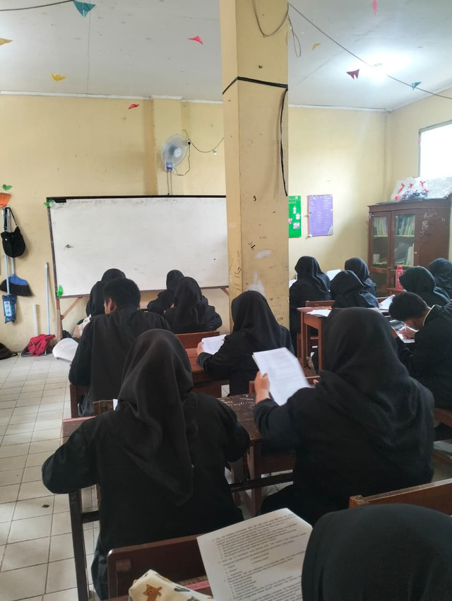 Pembelajaran dalam Kelas, Photo by Syafara