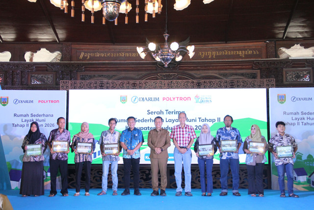 Serah terima program RSLH kepada penerima manfaat di Pendapa Kudus, Jawa Tengah, Senin (21/9/2026). Foto: Vega Ma'arijil Ula/kumparan