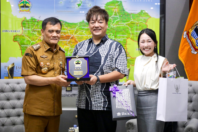 Gubernur Jawa Tengah Ahmad Luthfi siapkan tenaga kerja terampil khusus pengemudi handal untuk penuhi kebutuhan industri transportasi Jepang melalui kerja sama dengan 3EEE Inc Japan di Semarang, Senin (21/9/2026). Foto: Pemprov Jateng