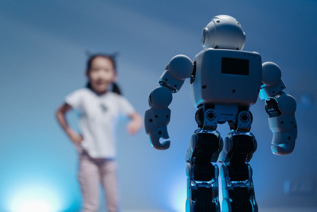 Photo by Pavel Danilyuk from Pexels: https://www.pexels.com/photo/white-robot-in-front-of-a-girl-8294824/
