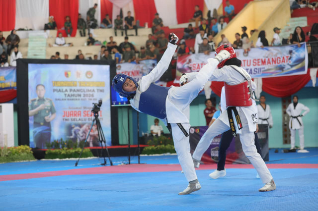 Tim Taekwondo Garbha Presisi Polri sabet Juara Umum 1 Piala Panglima TNI 2026 di GOR Universitas Negeri Surabaya (Unesa), Jawa Timur, Minggu (20/9/2026). Foto: Dok. Polri