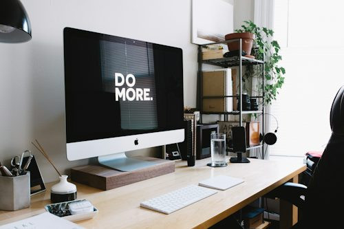Ilustrasi Arti Talk Less Do More, Foto: Unsplash/Carl Heyerdahl