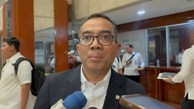 Mendiktisaintek Brian Yuliarto di Kompleks Parlemen, Senayan, Jakarta, Senin (21/9/2026). Foto: Nasywa Athifah/kumparan