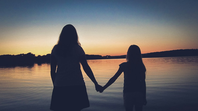 Ilustrasi sinopsis Ibu, Bagaimana Aku Tanpamu. Foto: Unsplash.com/Jametlene Reskp