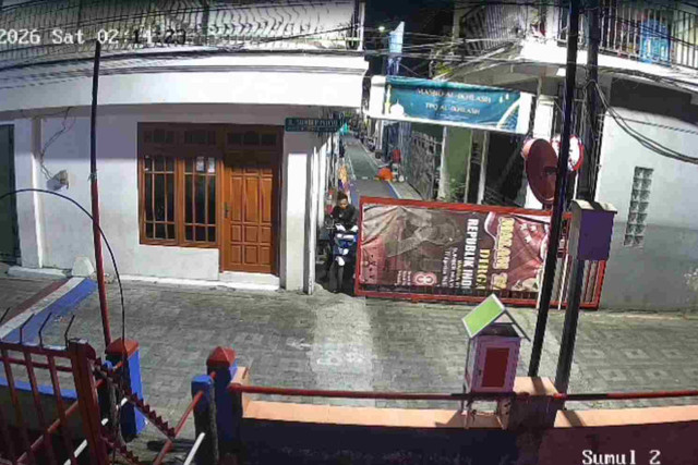 Seorang pria curi sepeda motor Honda Beat malah motornya ditinggal di Jalan Sumber Mulyo Gang 2, Kelurahan Gundih, Kecamatan Bubutan, Surabaya. Foto: Dok. Istimewa