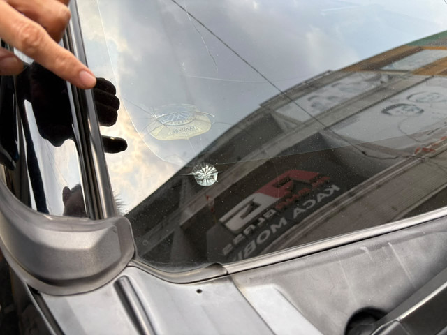 Ilustrasi keretakan kaca mobil pada bagian creamic atau fritz. Foto: Alvian Yoga Yulianto/kumparan