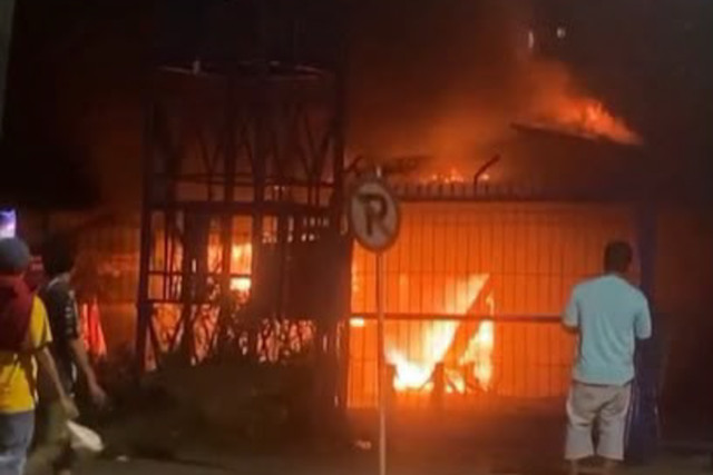 Kebakaran di Pasar Mobil Kemayoran, Jalan Industri Raya, Jakarta Pusat, Senin (21/9/2026). Foto: Dok. Istimewa
