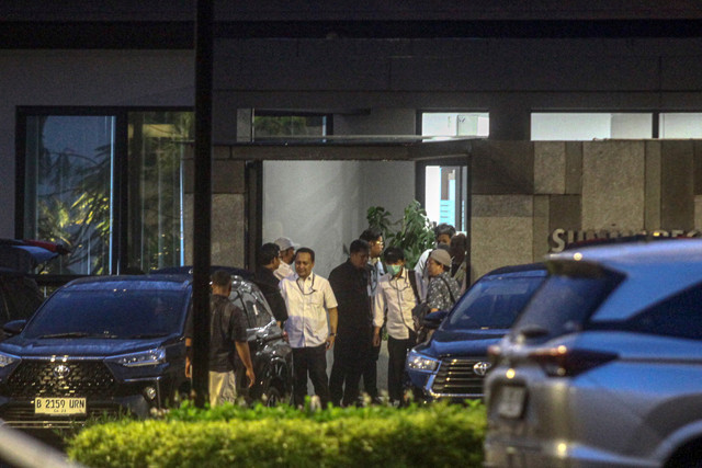 Sejumlah petugas Komisi Pemberantasan Korupsi (KPK) seusai melakukan penggeledahan di Kantor Summarecon, Kabupaten Bogor, Jawa Barat, Senin (21/9/2026). Foto: Yulius Satria Wijaya/ANTARA FOTO