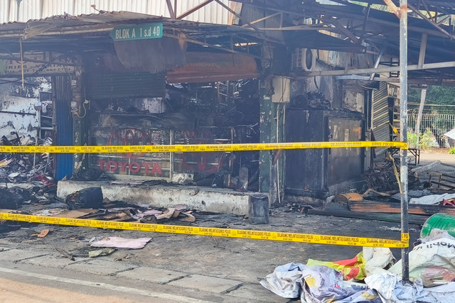 Kondisi sejumlah kios di Pasar Mobil Kemayoran, Gunung Sari, Kemayoran, Jakarta Pusat, pasca kebakaran, Selasa (22/9/2026). Foto: Aditya Nugraha/kumparan