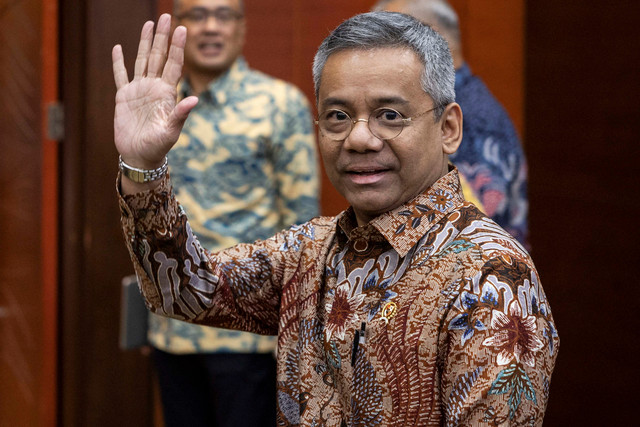 Menteri Keuangan Indonesia, Suahasil Nazara melambai kepada wartawan usai pengarahan anggaran di Kementerian Keuangan di Jakarta, Indonesia, Jumat (18/9/2026). Foto: Willy Kurniawan/REUTERS