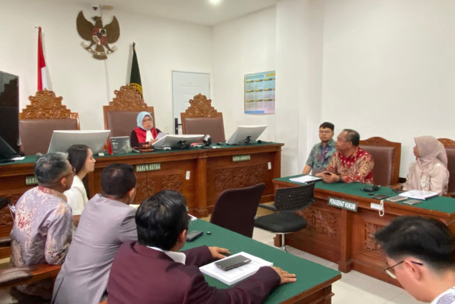 Sidang praperadilan agenda jawaban termohon terkait kasus dugaan pemerasan dan gratifikasi pengurusan izin tinggal WNA di lingkungan Direktorat Jenderal Imigrasi dengan terdakwa Silmy Karim di PN Jaksel, Selasa (22/9/2026). Foto: Nabilah Siti/kumparan