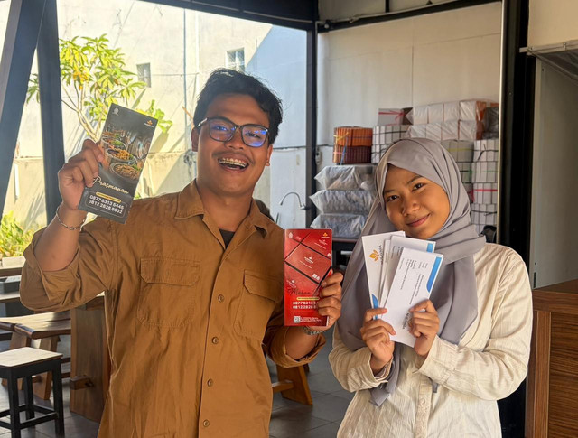 Foto di atas merupakan masiswa yang sedang melakukan kegiatan magang