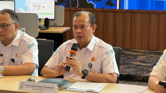 Kepala BMKG Teuku Faisal Fathani saat menyampaikan pemaparan dalam konferensi pers Prediksi Musim Hujan 2026/2027 di Gedung MHEWS BMKG, Jakarta Pusat, Selasa (22/9/2026). Foto: Zahira Hilman/kumparan