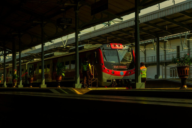 Ilustrasi jadwal kereta KRL Solo-Jogja 22-24 September 2026, foto: Unsplash/Bantar Prakoso