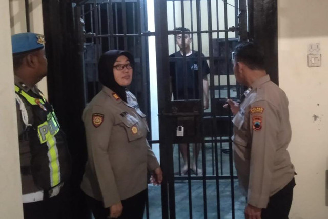 Pecatan polisi berinisial RYP (24) di Ambarawa, Kabupaten Semarang, Jawa Tengah ditangkap lantaran menggelapkan motor milik kenalannya. Foto: Dok. Istimewa