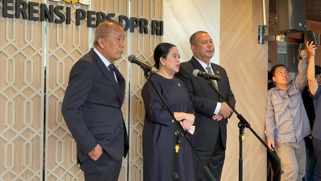 Ketua DPR Puan Maharani, Wakil Ketua DPR Cucun Ahmad Syamsurijal, Wakil Ketua DPR Saan Mustopa saat jumpa pers usai Rapat Paripurna di Kompleks Parlemen, Senayan, Jakarta, Selasa (22/9/2026). Foto: Nauval Pratama/kumparan