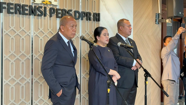 Ketua DPR Puan Maharani, Wakil Ketua DPR Cucun Ahmad Syamsurijal, Wakil Ketua DPR Saan Mustopa saat jumpa pers usai Rapat Paripurna di Kompleks Parlemen, Senayan, Jakarta, Selasa (22/9/2026). Foto: Nauval Pratama/kumparan