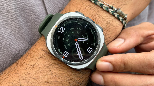 Samsung Galaxy Watch Ultra2. Foto: Habib Allbi Ferdian/kumparan