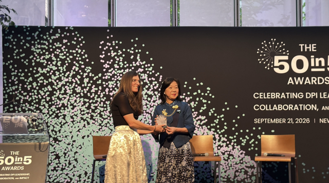 Gambar Deputi Gubernur Bank Indonesia Filianingsih Hendarta menerima 50-in-5 Awards 2026 di New York, Amerika Serikat. Penghargaan ini menjadi pengakuan dunia atas keberhasilan pengembangan QRIS Antarnegara., Sumber : Website Bank Indonesia-Publikasi Ruang Media