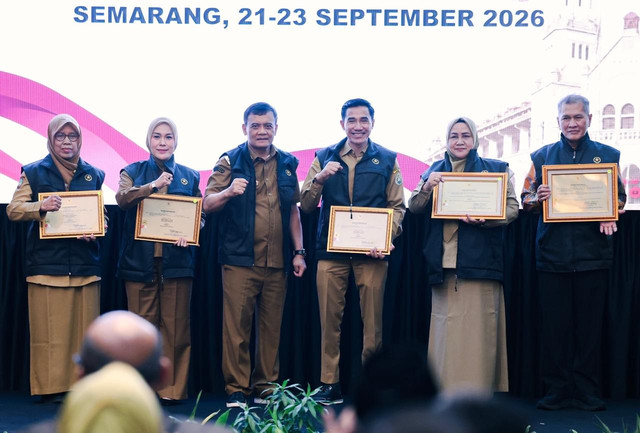 Gubernur Jawa Tengah Luthfi dalam acara Rapat Koordinasi Teknis dan Advokasi Pencegahan dan Percepatan Penurunan Stunting Regional Jawa, Bali, dan Nusa Tenggara di Kota Semarang, Selasa (22/10/2026). Foto: Dok. Pemprov Jateng