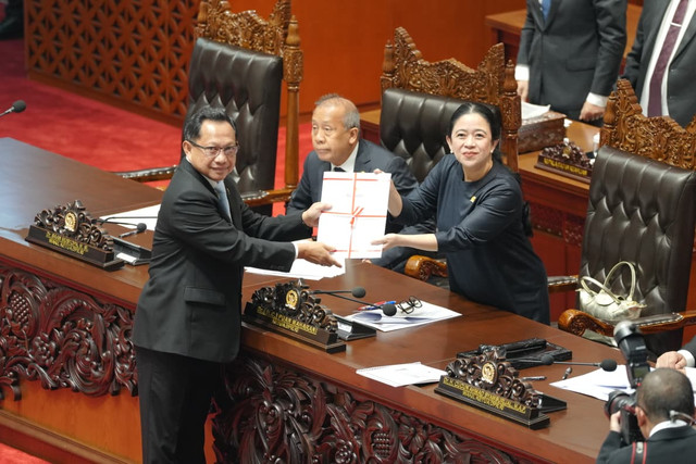 Menteri Dalam Negeri Muhammad Tito Karnavian sampaikan persetujuan 15 RUU Kabupaten/Kota di tiga provinsi Kalimantan dalam Rapat Paripurna DPR RI di Jakarta untuk perkuat kepastian hukum tata kelola pemerintahan daerah, Selasa (22/9/2026). Foto: Dok. Kemendagri
