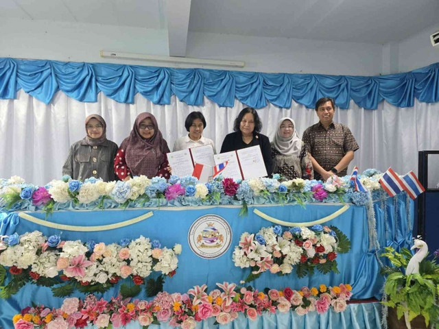 Dosen Unesa Latih Kewirausahaan Digital Mahasiswa TGBC di Thailand. Sumber: Dokumentasi Pribadi.