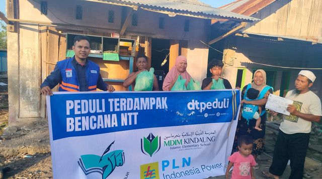 Pendistribusian Paket Pangan untuk Penyintas Gempa Bumi di Nagekeo, Nusa Tenggara Timur (Sumber: DT Peduli)