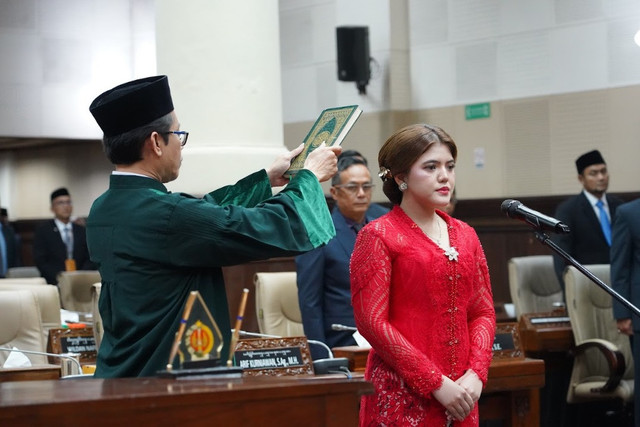 Cintya Amanda Labetta Arie Seno saat dilantik menjadi anggota DPRD DIY. Foto: DPRD DIY