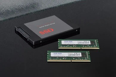 Ilustrasi RAM dan SSD sebagai representasi ROM pada perangkat. Foto: Shutterstock