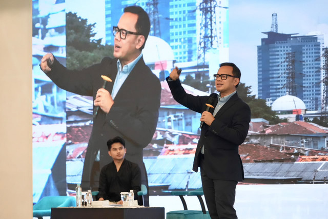 Wakil Menteri Dalam Negeri Bima Arya Sugiarto tekankan pentingnya peran generasi muda miliki growth mindset dan karakter kuat dalam menghadapi bonus demografi saat PKKMB Corsara di Universitas Komputer Indonesia, Bandung, Selasa (22/9/2026). Foto: Kemendagri RI