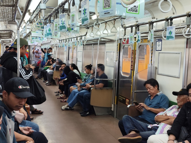 salah satu kepadatan penumpang KRL. dokumentasi pribadi