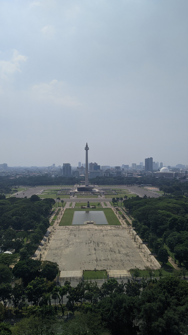Ketimpangan Syarat Pekerjaan Antara Masyarakat Dan Wakil Rakyat